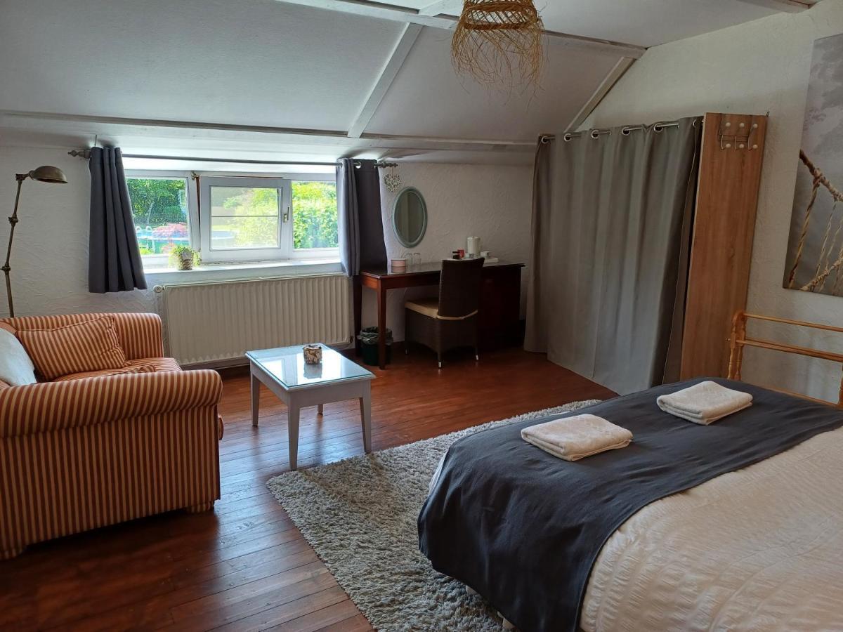 Les Gabelous - Chambre D'Hotes - Viroinval Dourbes Dış mekan fotoğraf